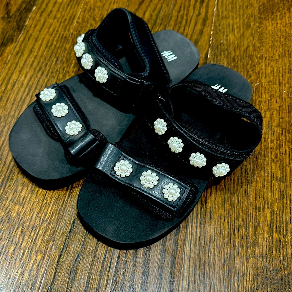 Black pearl girls sandals